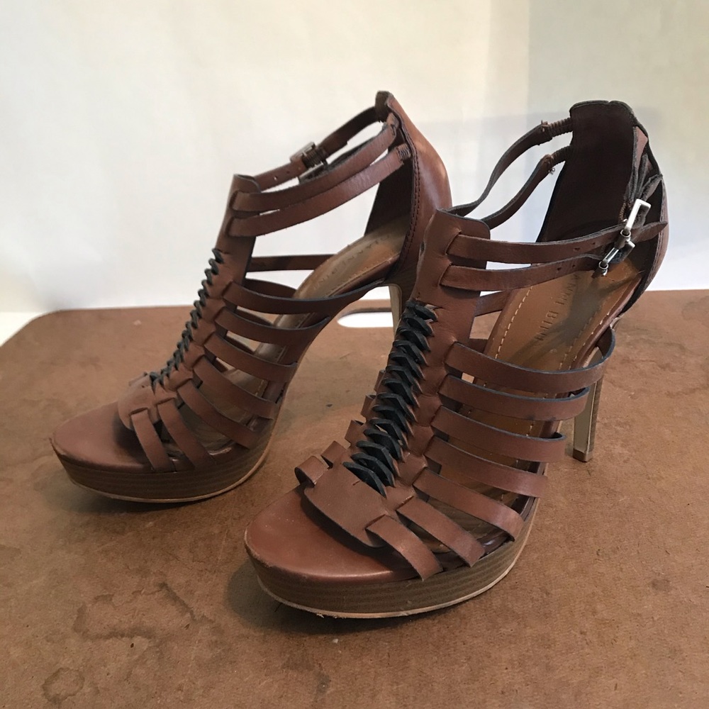 Gianni Bini size 8 leather camel heels